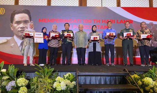 MAHASISWA UNIVERSITAS PERTAHANAN RI RAIH JUARA I LOMBA ESAI NASIONAL DALAM PERINGATAN 100 TAHUN HARI LAHIR D.I. PANDJAITAN