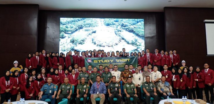 Kunjungan Studi Fakultas Keamanan Nasional Universitas Pertahanan RI ke PT Dahana dan Yonkavkud TNI AD